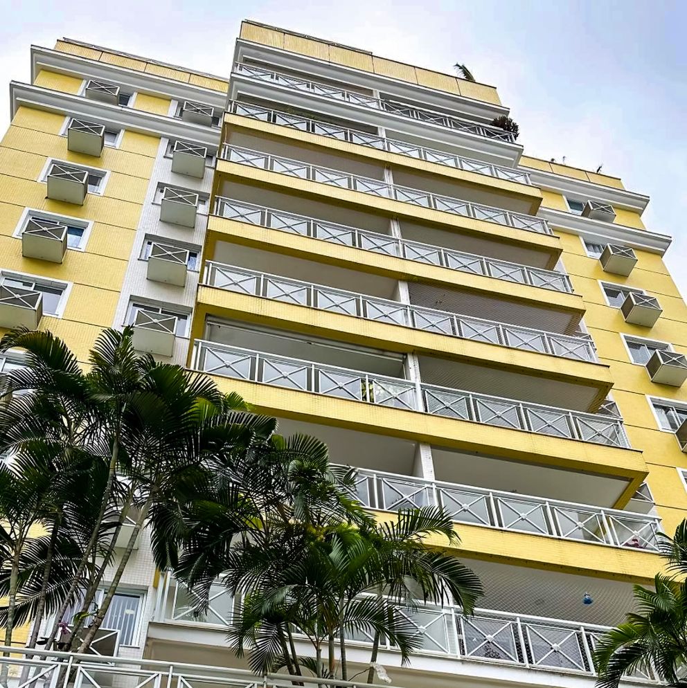 Fachada revitalizada do Condomínio Guinle Place com pastilhas amarelas pela Remod Reformas no Rio de Janeiro